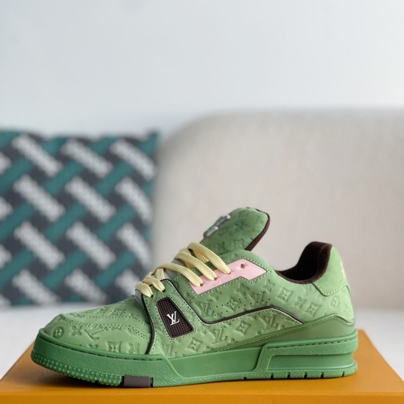 Green casual sneakers