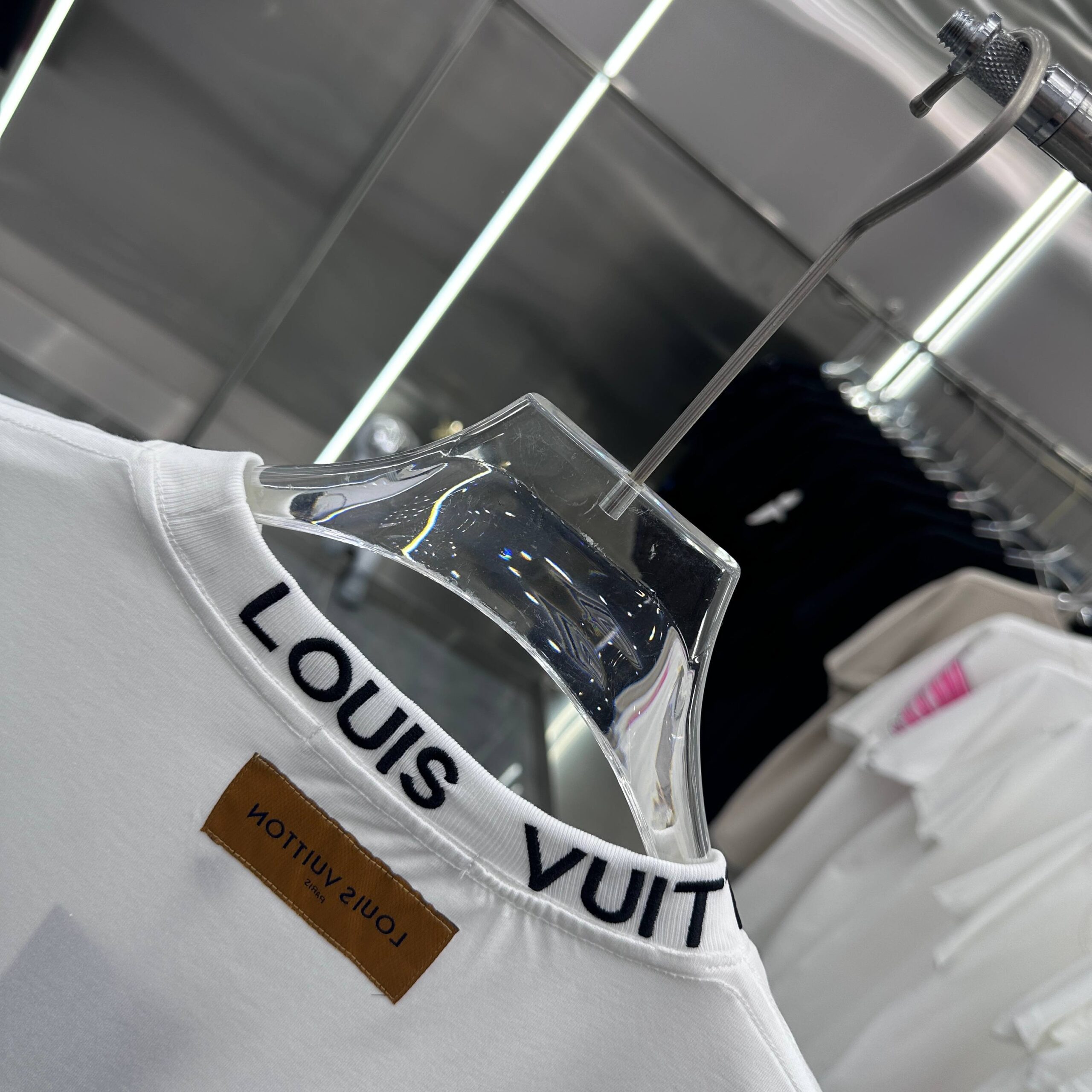 New Collar Pattern Embroidered T-shirt