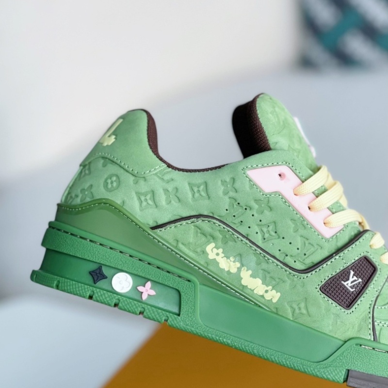 Green casual sneakers