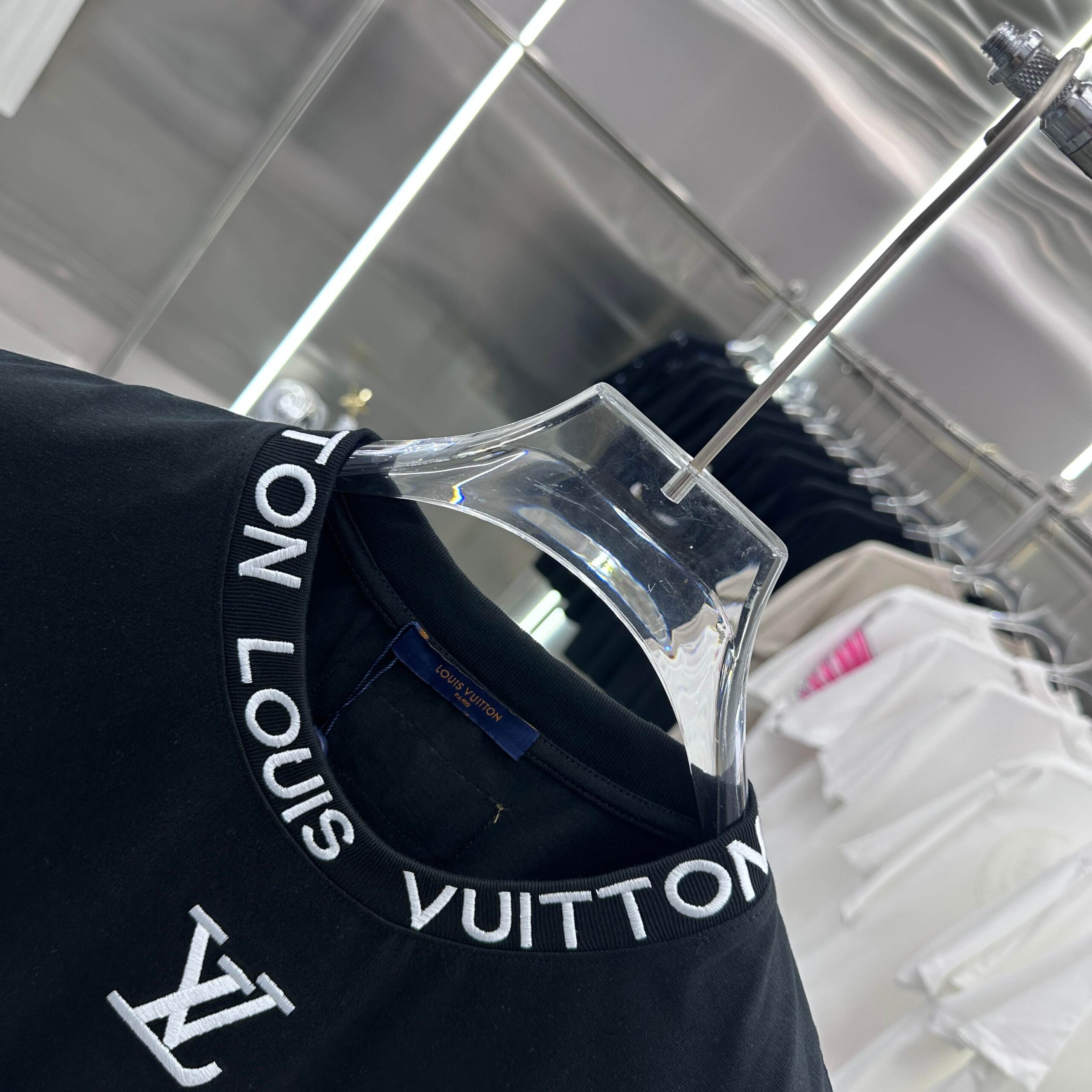 New Collar Pattern Embroidered T-shirt