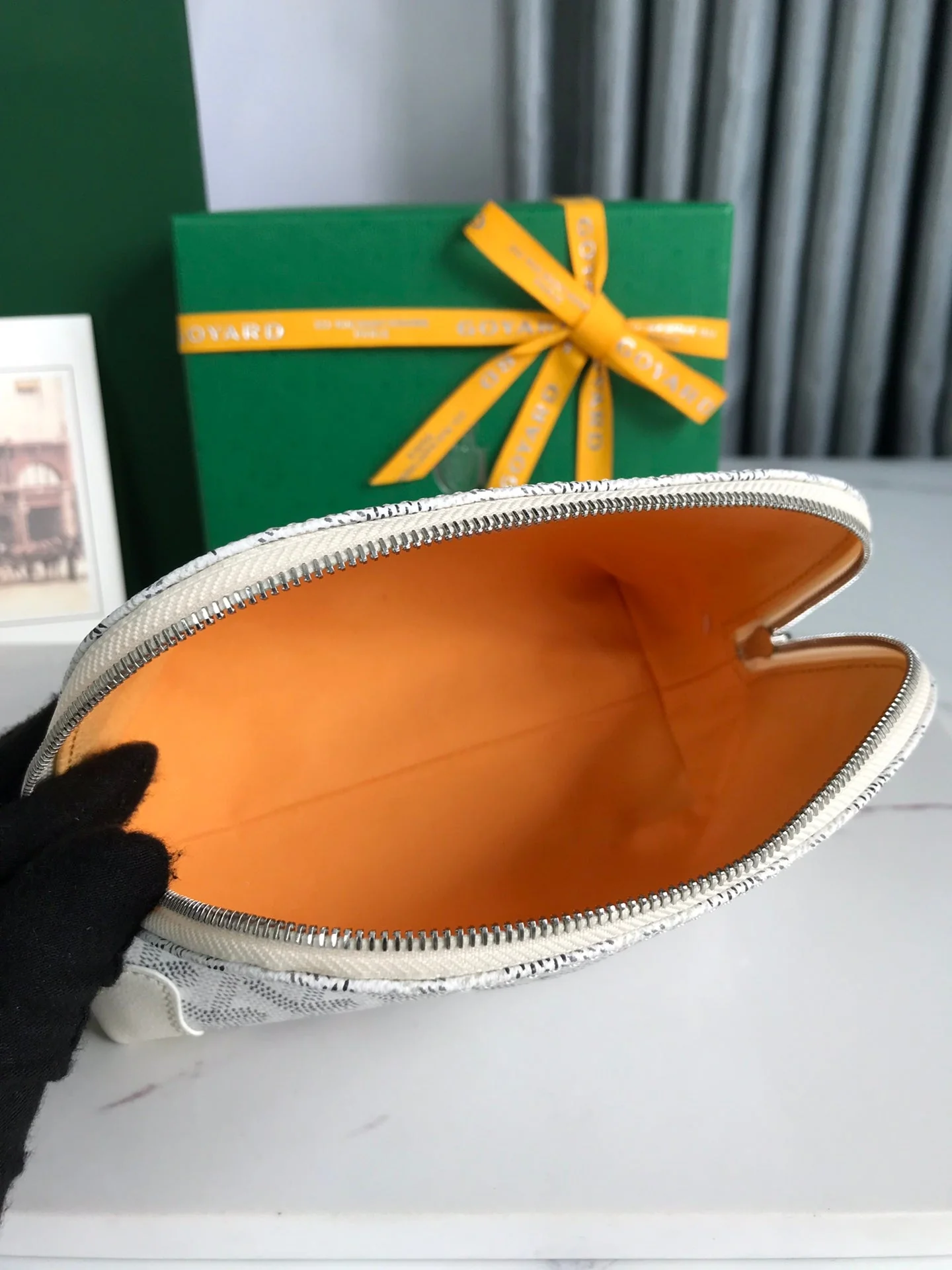 17 In White Canvas And Tan Calfskin Trim