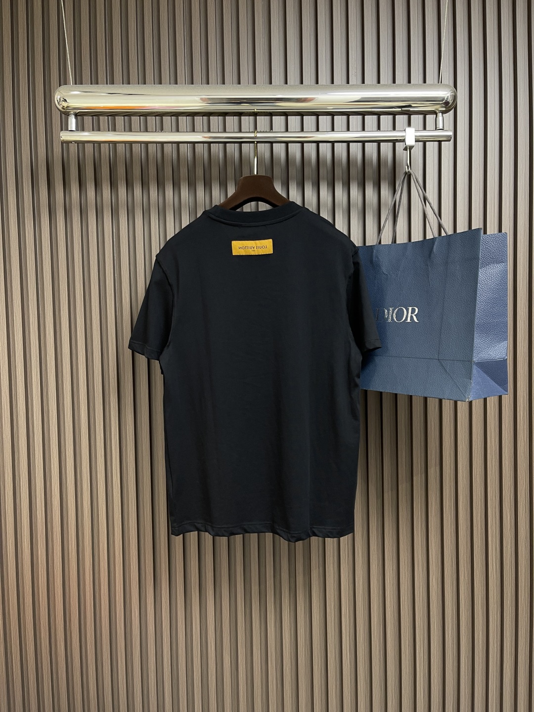 Embossed short-sleeved T-shirt