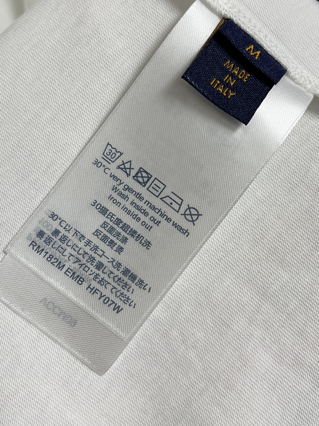 Embossed short-sleeved T-shirt