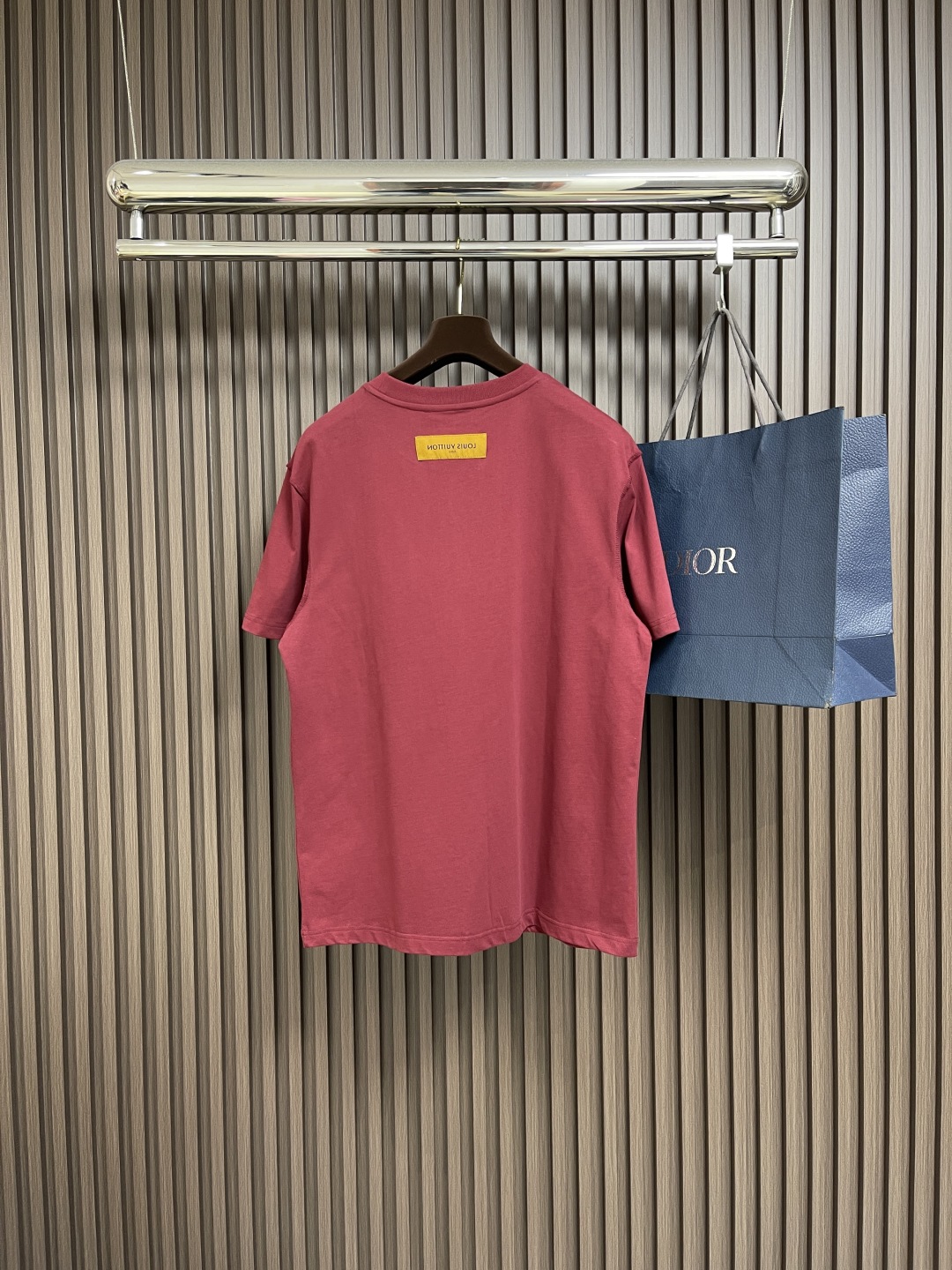 Embossed short-sleeved T-shirt