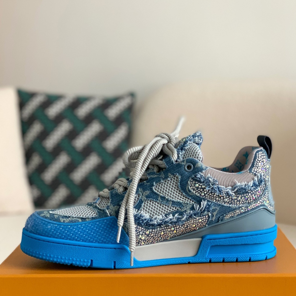 Skate Trainer Blue onogram