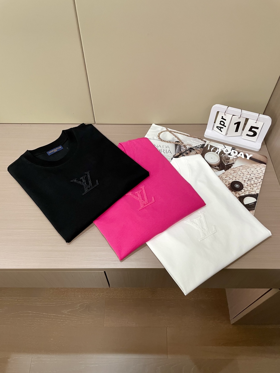 Latest short-sleeved round neck T-shirt