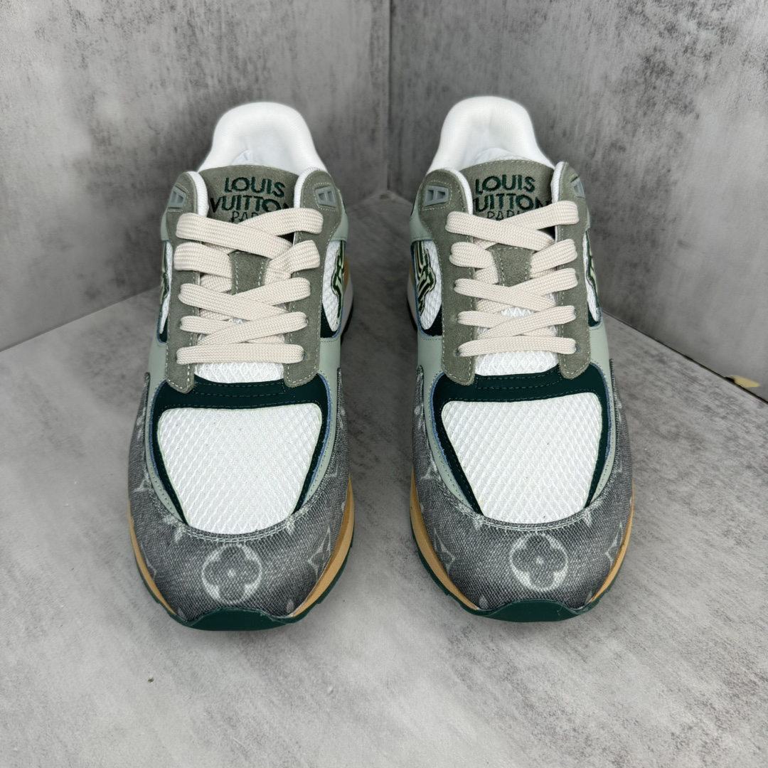 Embossed cowhide sneakers
