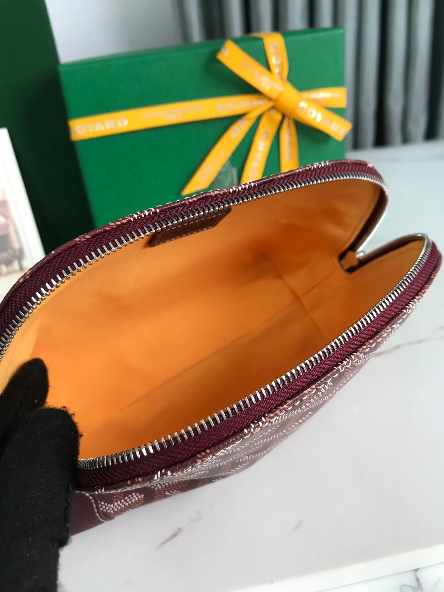 17 In Wind Red Canvas And Tan Calfskin Trim