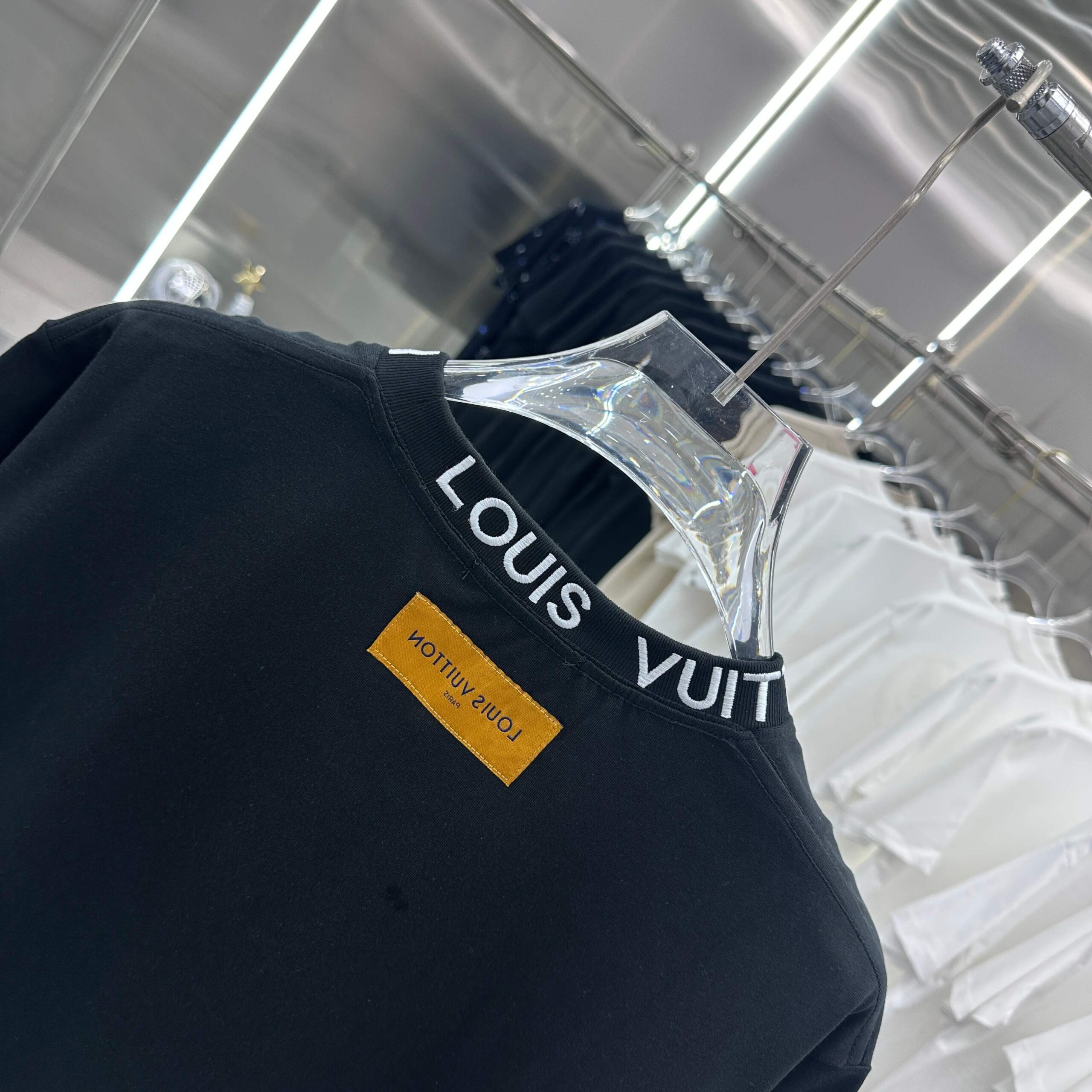 New Collar Pattern Embroidered T-shirt