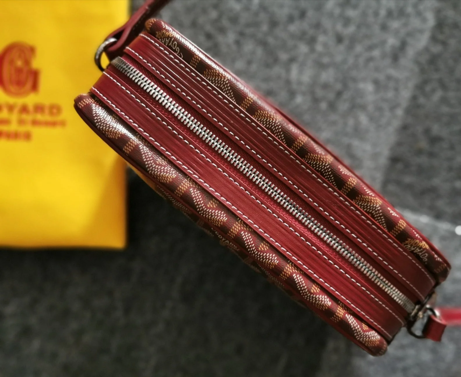 Cap-Vert Pm Bag 23cm Burgundy