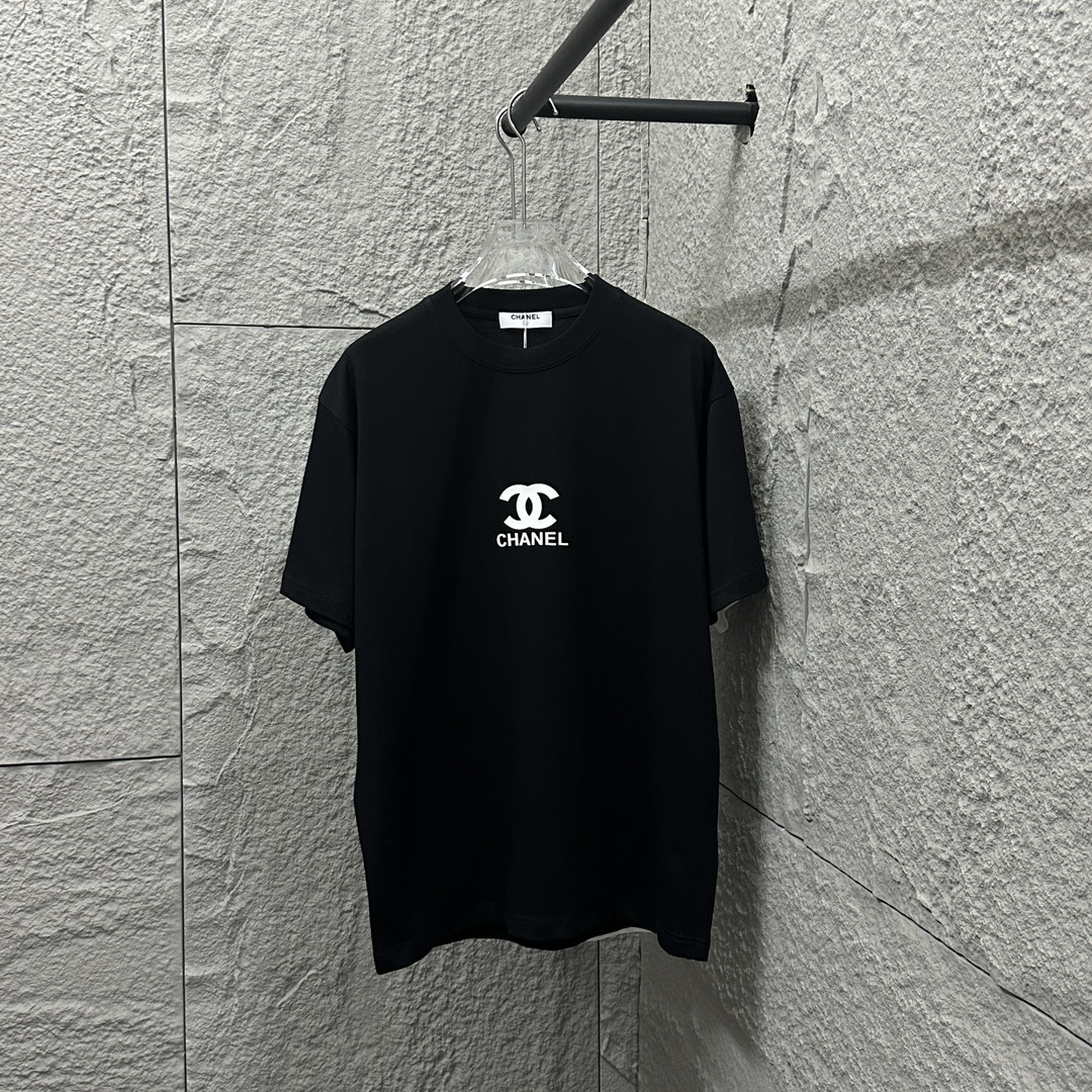 Silicone font letter T-shirt