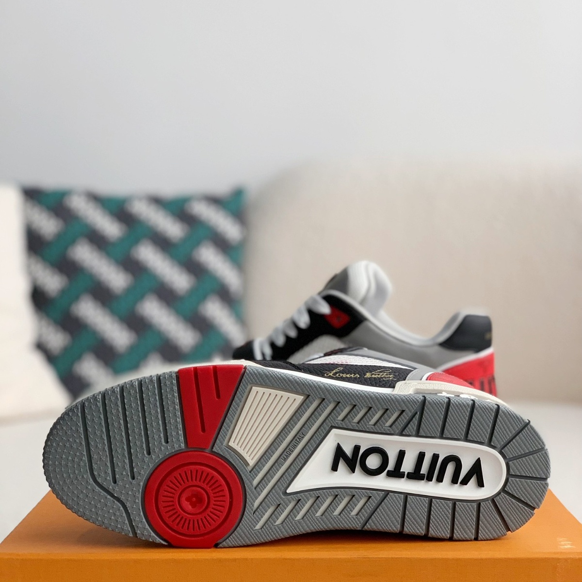 Trainer Black Red Monogram Flower