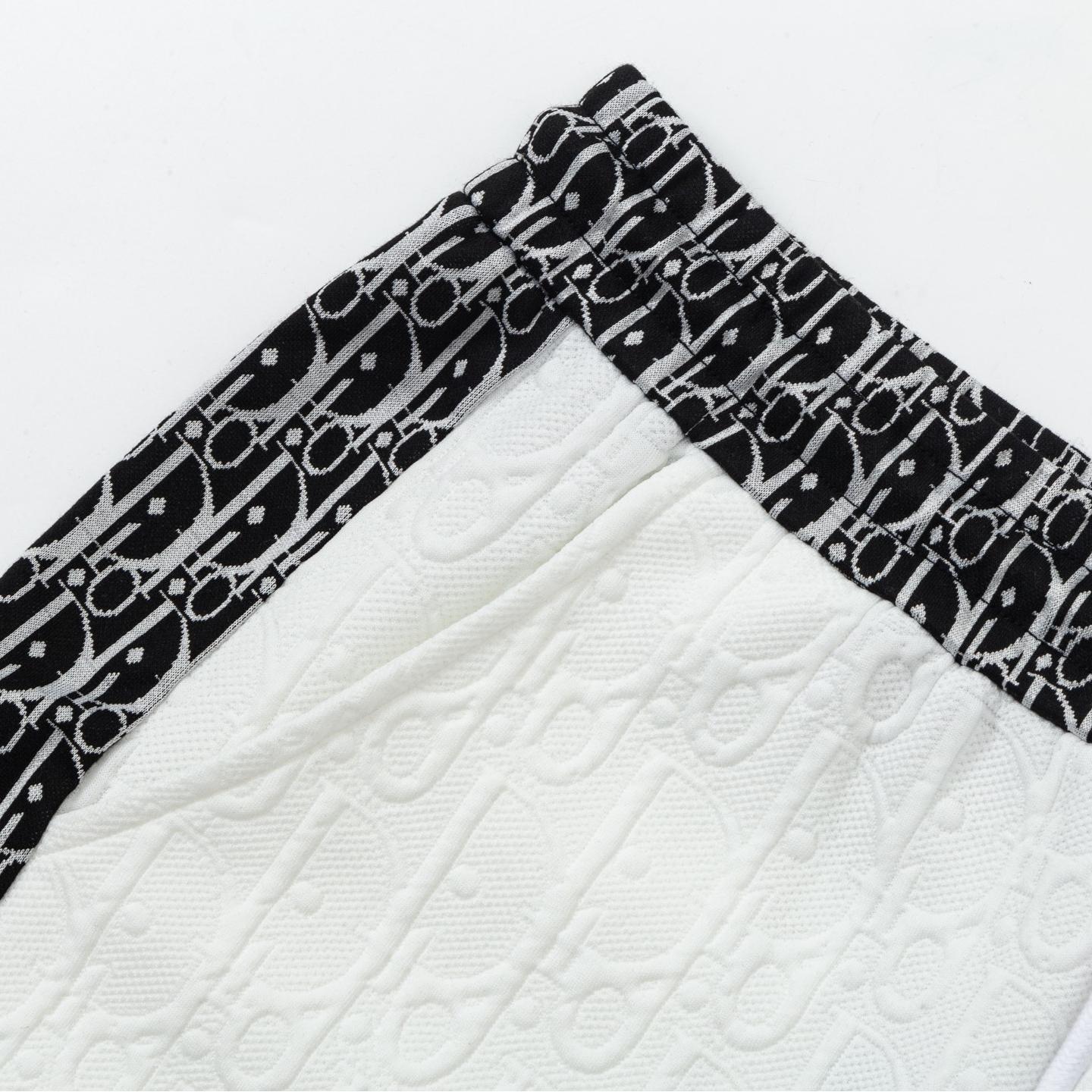 Lettering print embroidered shorts