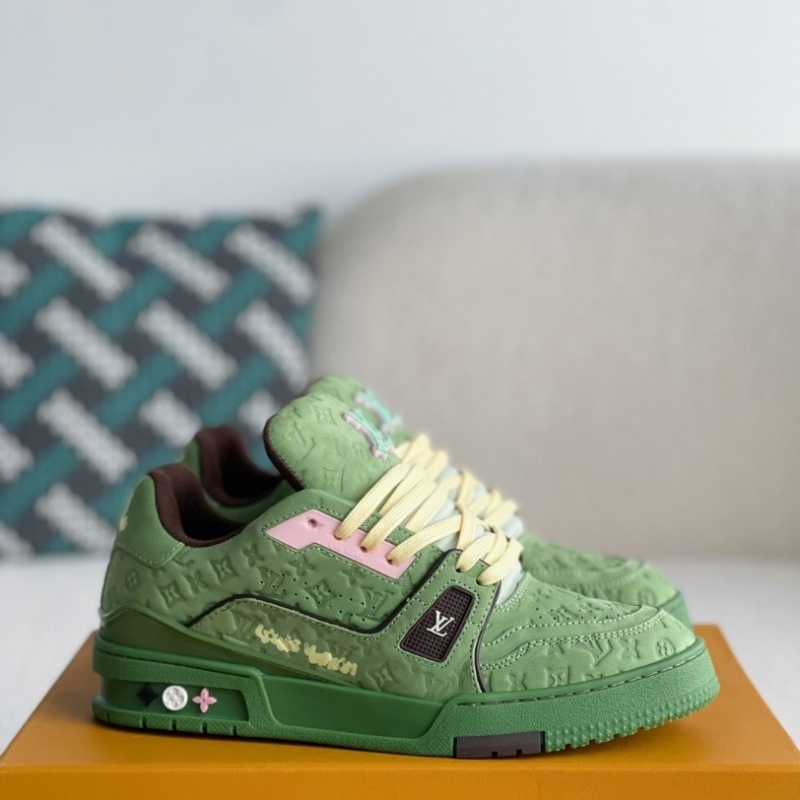 Green casual sneakers