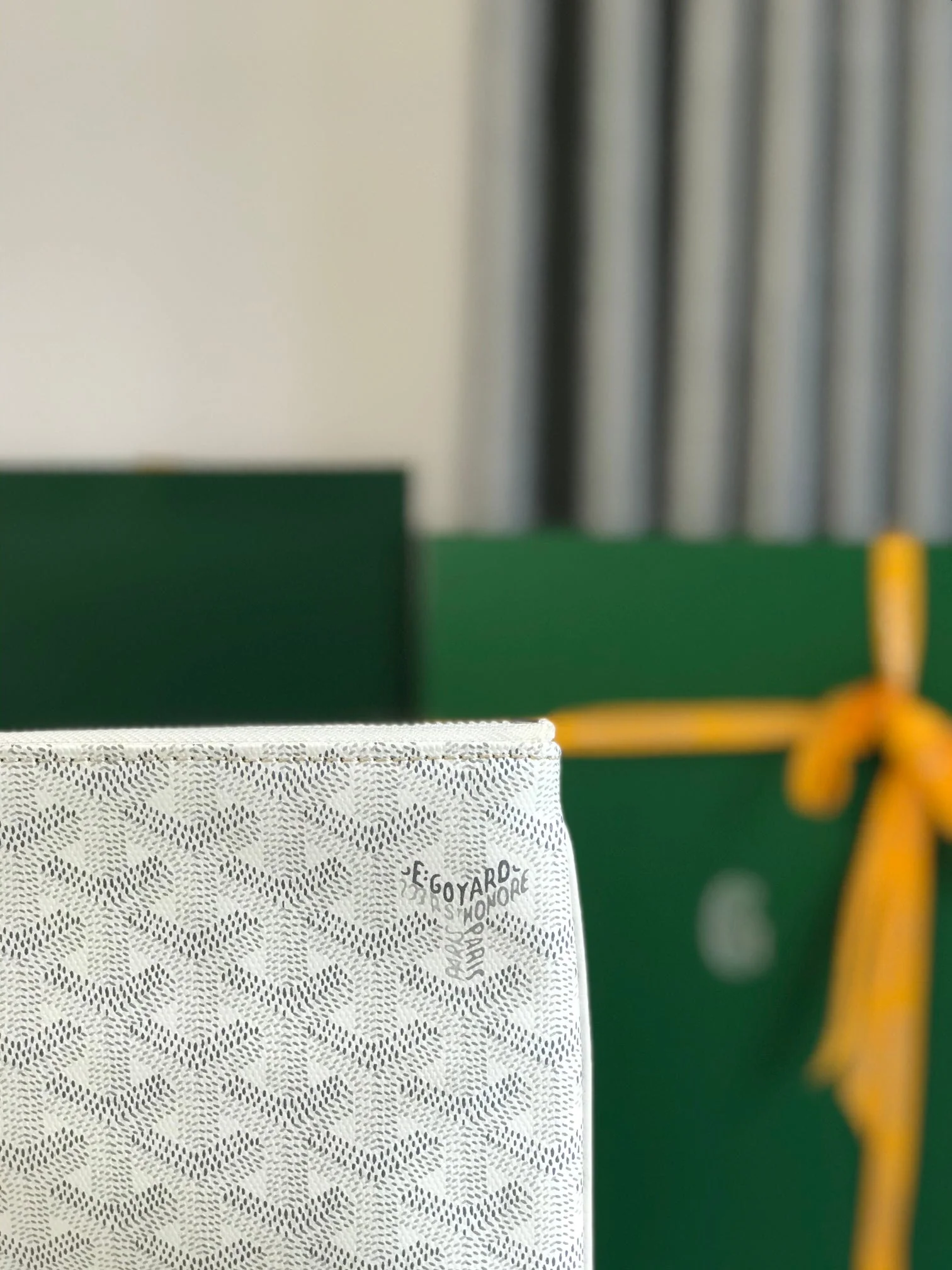 Pouch 40 In White Canvas