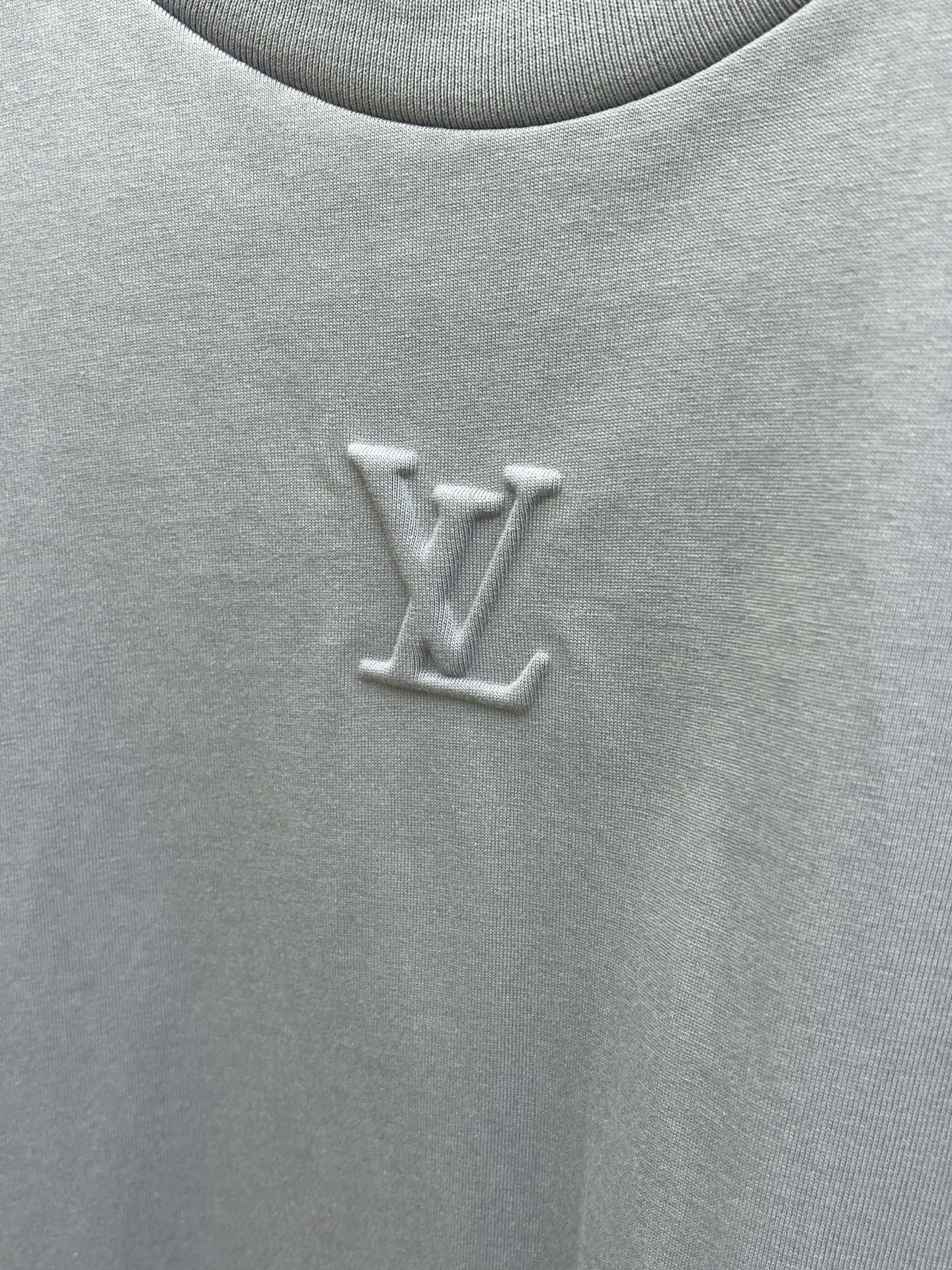 Chest Embossed Letter Short Sleeve T-Shirt