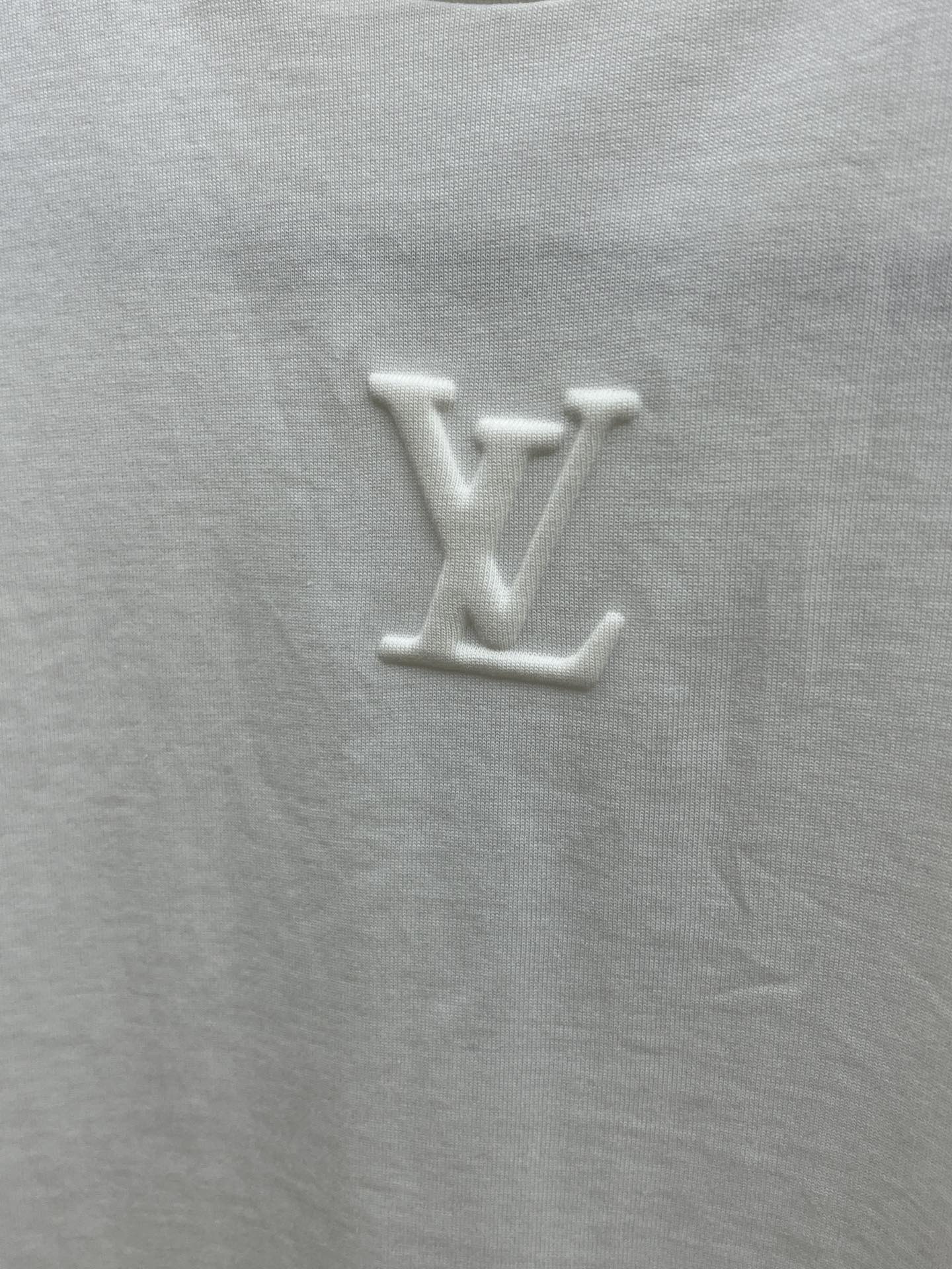 Chest Embossed Letter Short Sleeve T-Shirt