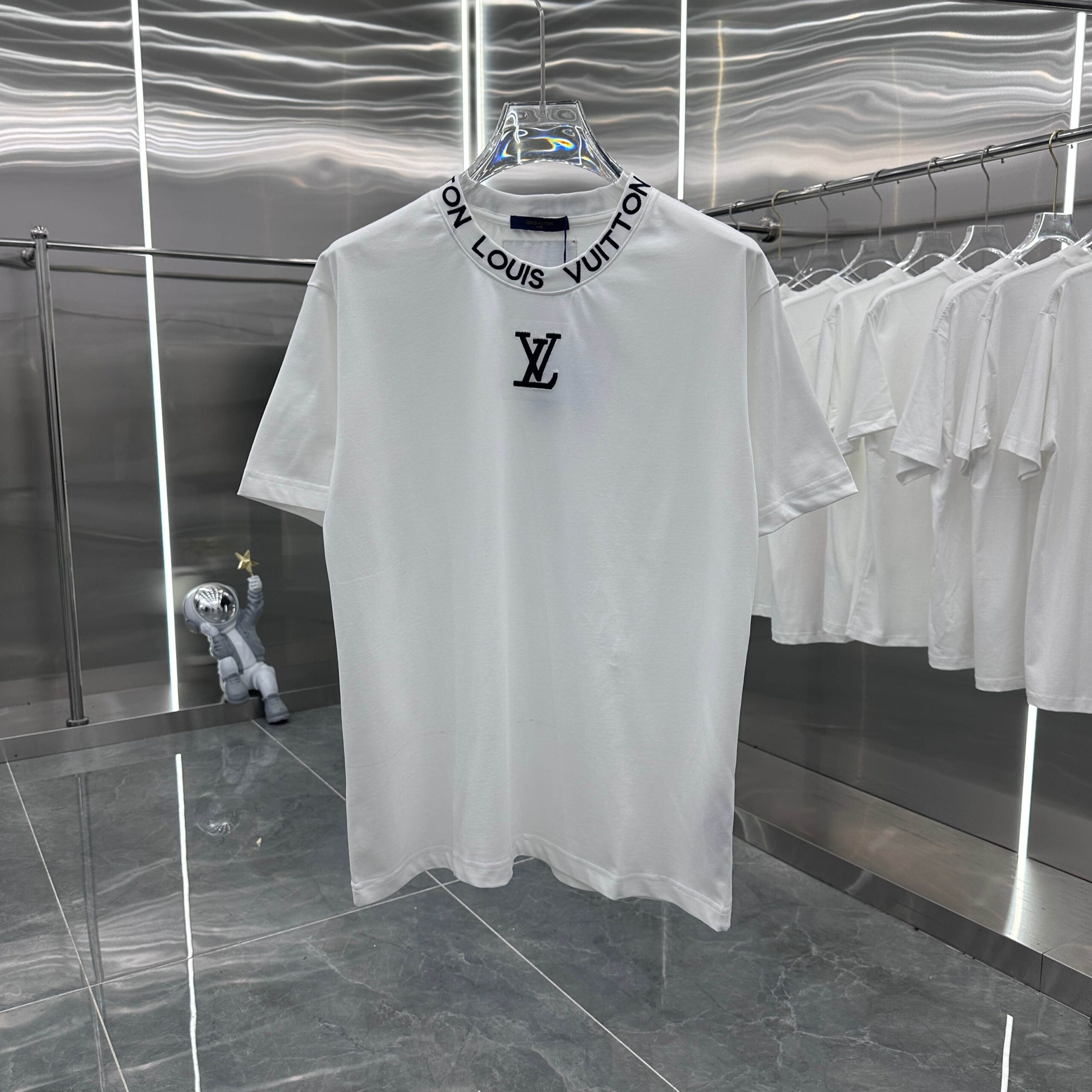 New Collar Pattern Embroidered T-shirt