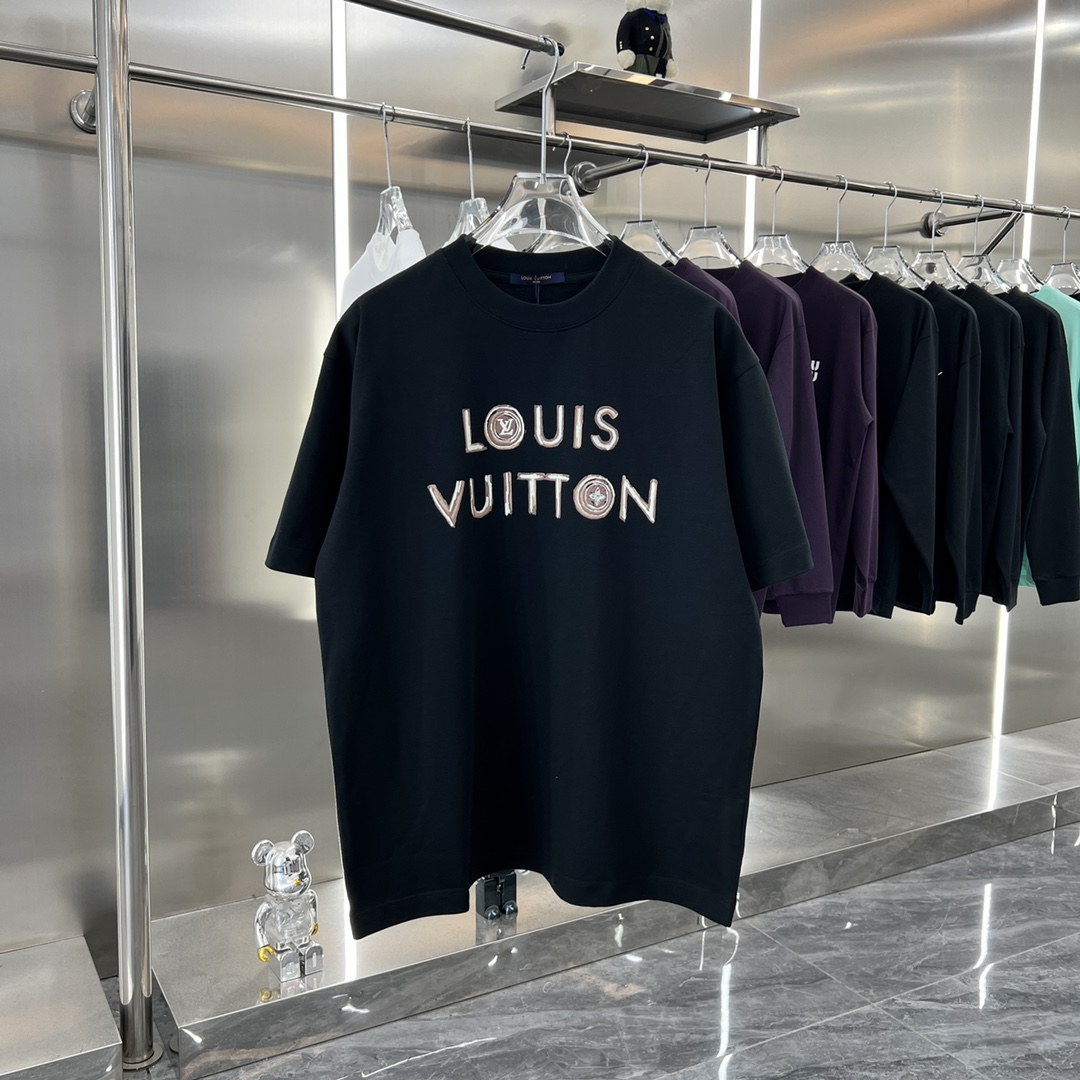 Hand-painted embroidered T-shirt