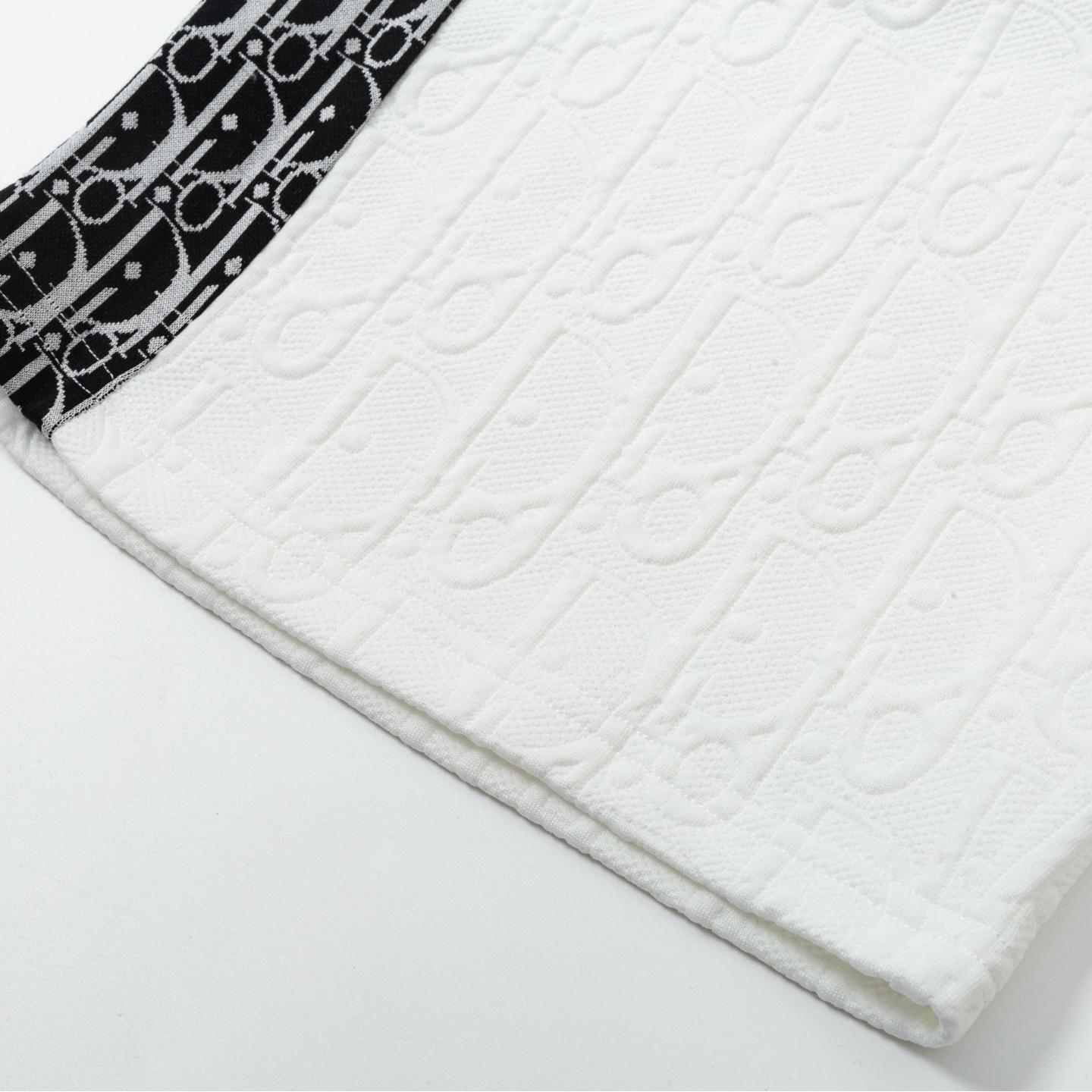 Lettering print embroidered shorts