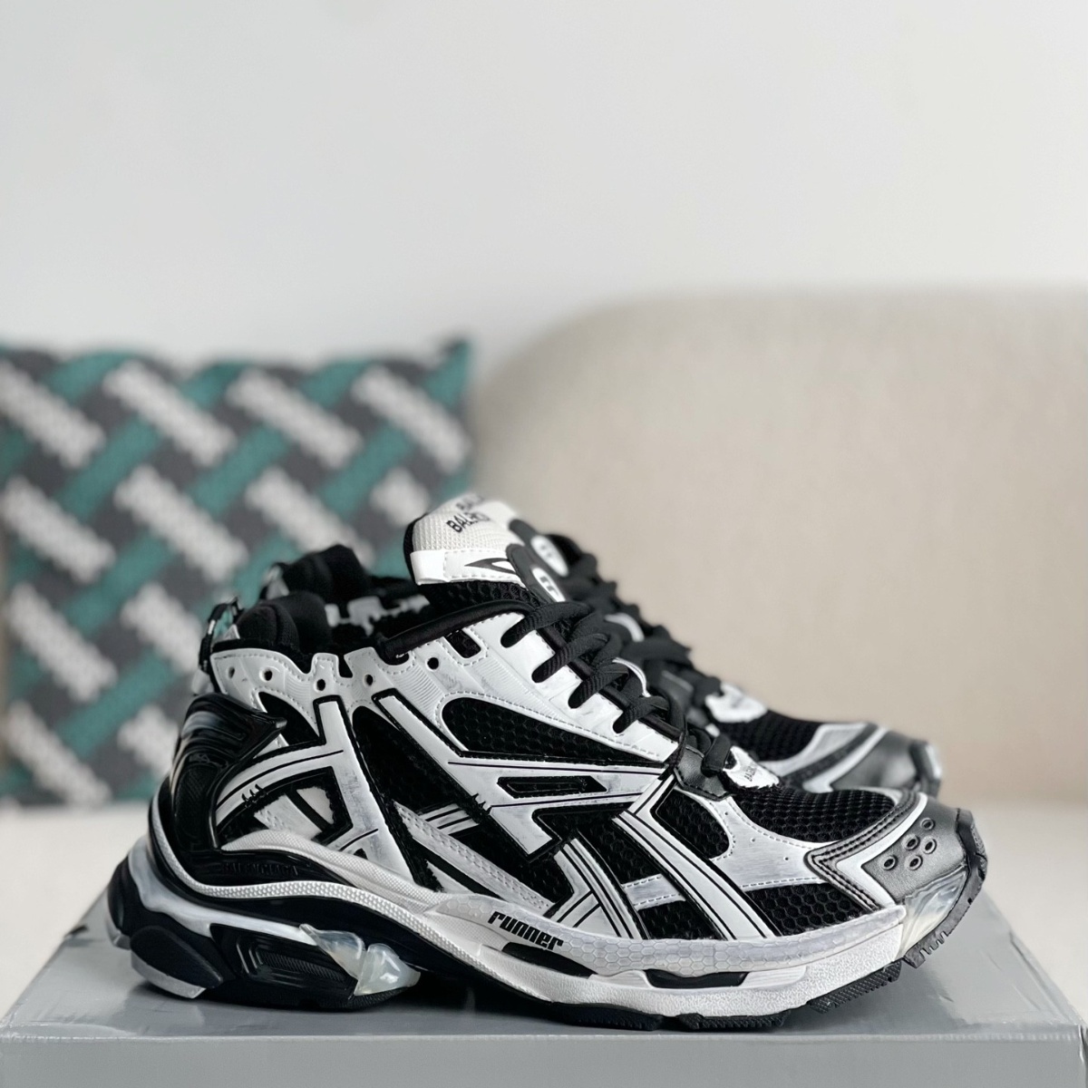 Balenciaga Runner White Black White