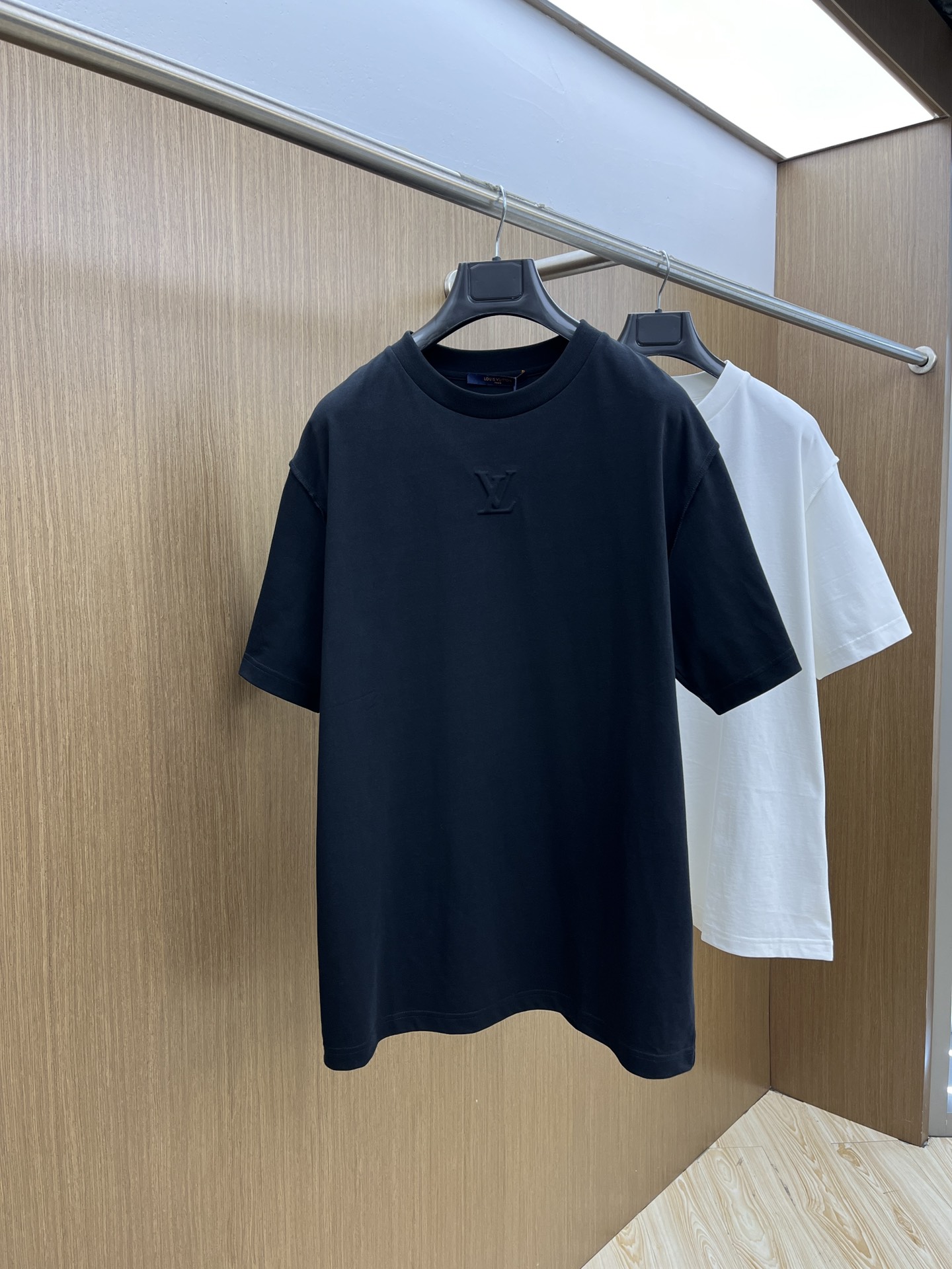 Chest Embossed Letter Short Sleeve T-Shirt