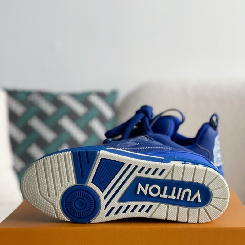 Blue skateboard sneakers