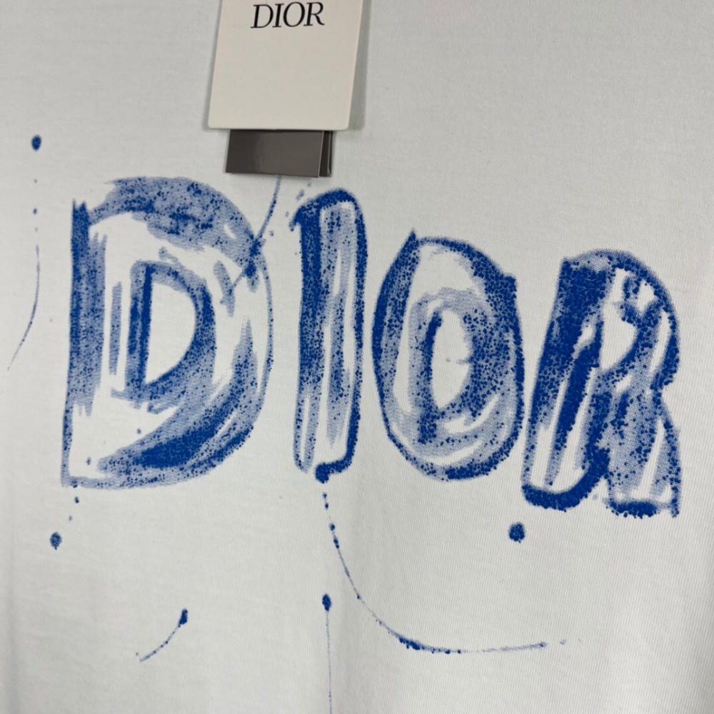 Latest short-sleeved round neck T-shirt