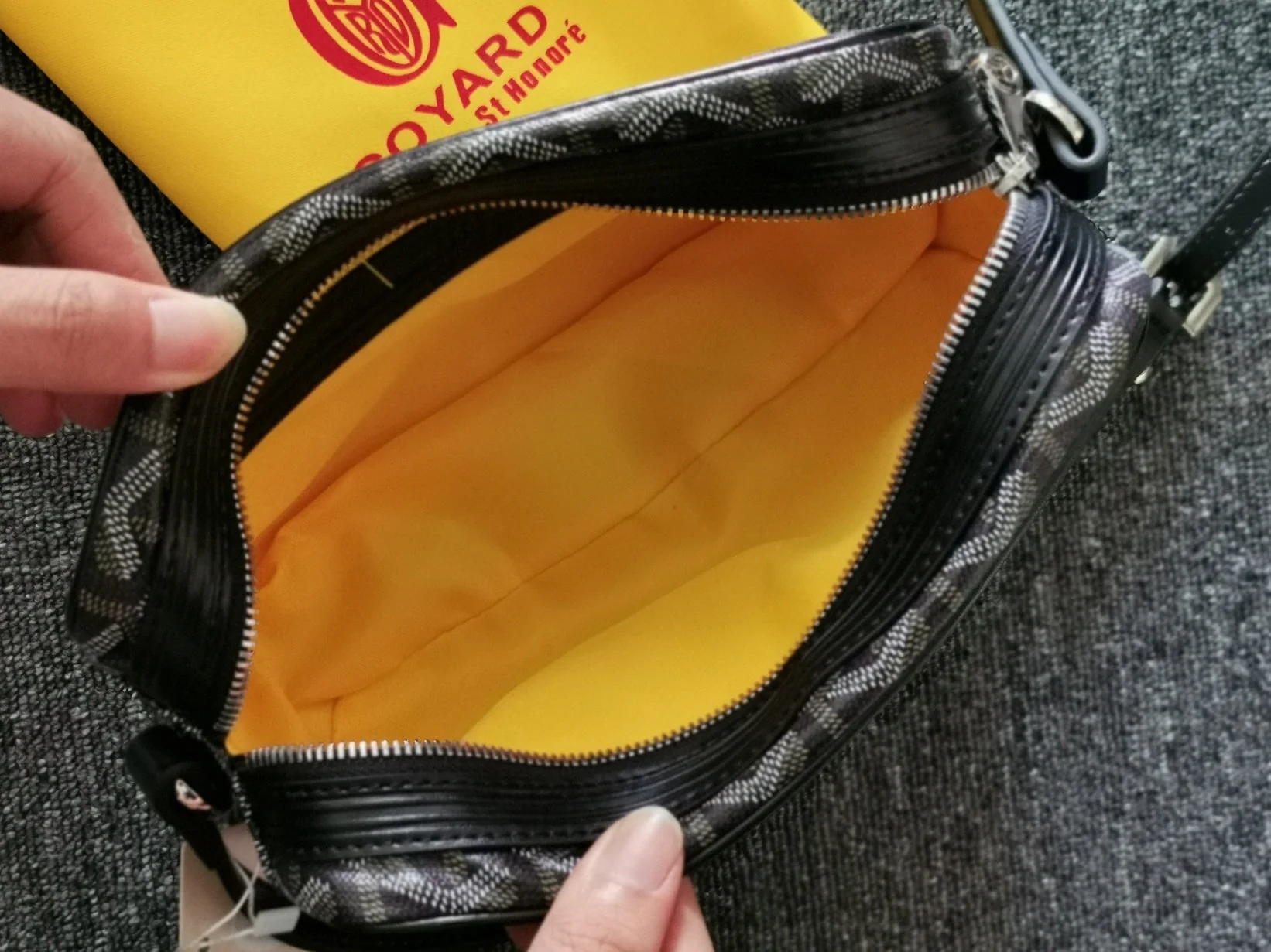 Cap-Vert Pm Bag 23cm Black