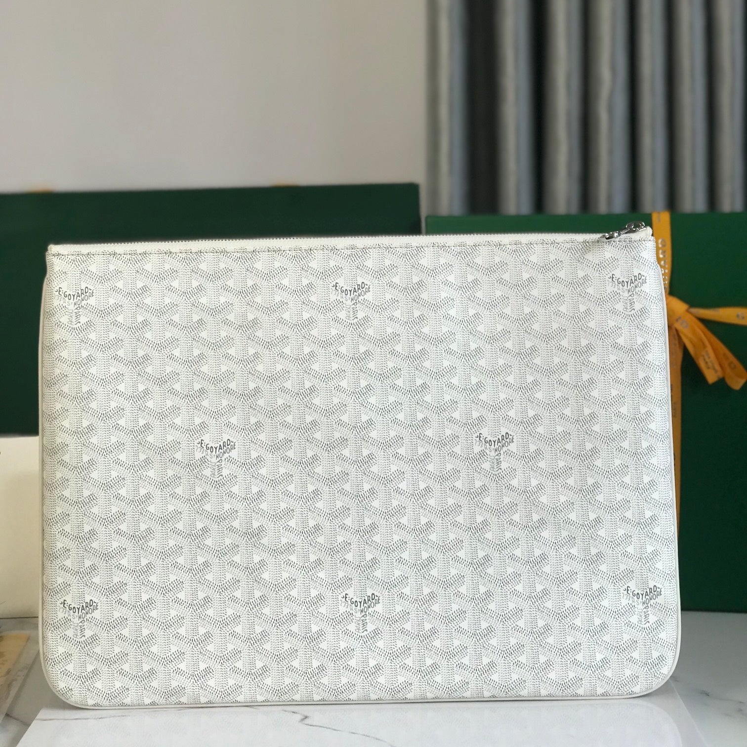 Pouch 40 In White Canvas