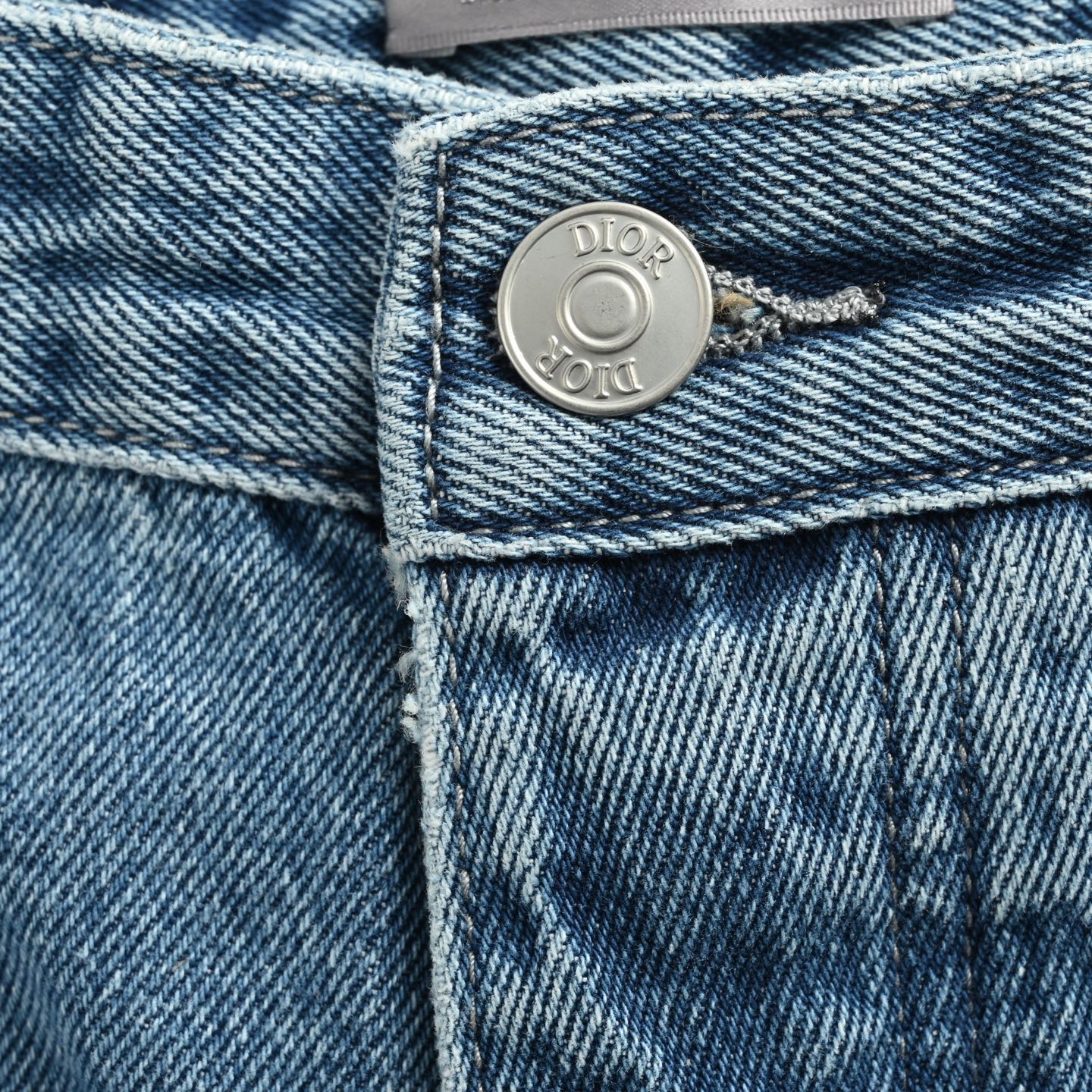 Denim cargo shorts with cannage embroidery