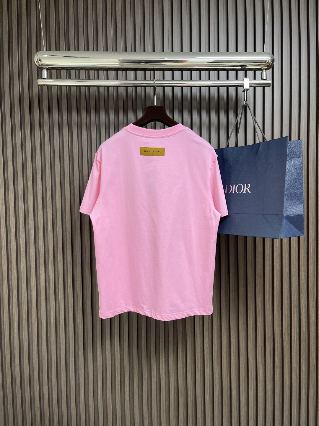 Embossed short-sleeved T-shirt