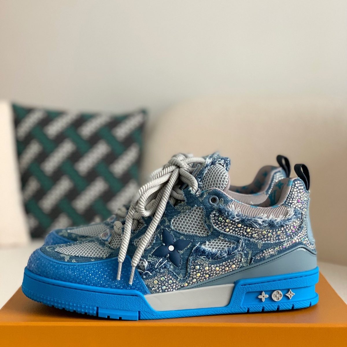 Skate Trainer Blue onogram