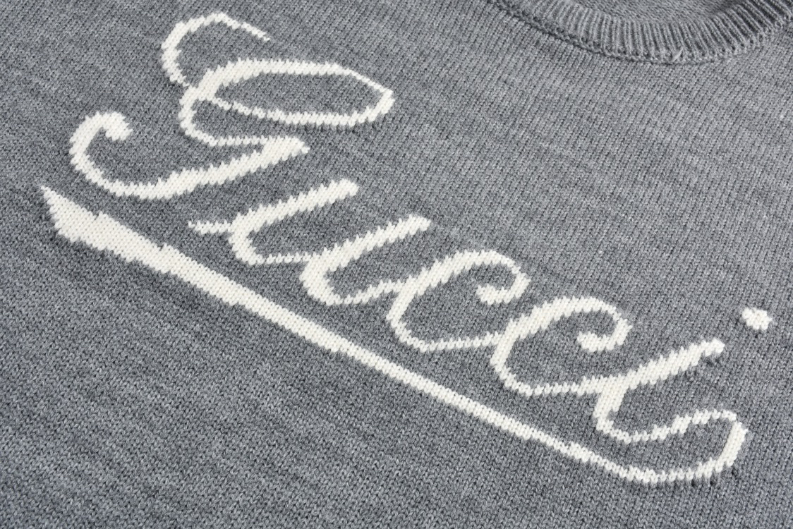 Guc 24FW intarsia lettering crew neck sweater