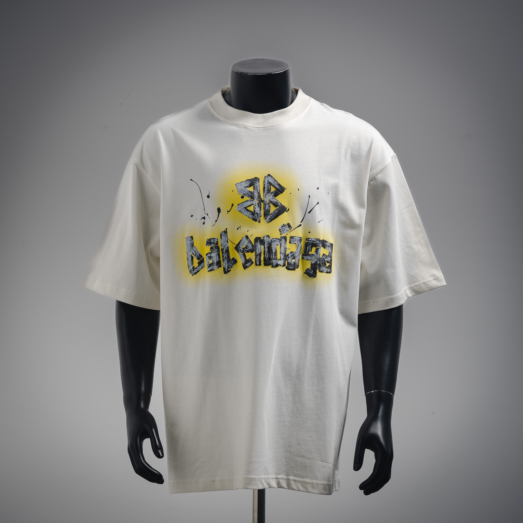 Hand-painted yellow letter print T-shirt