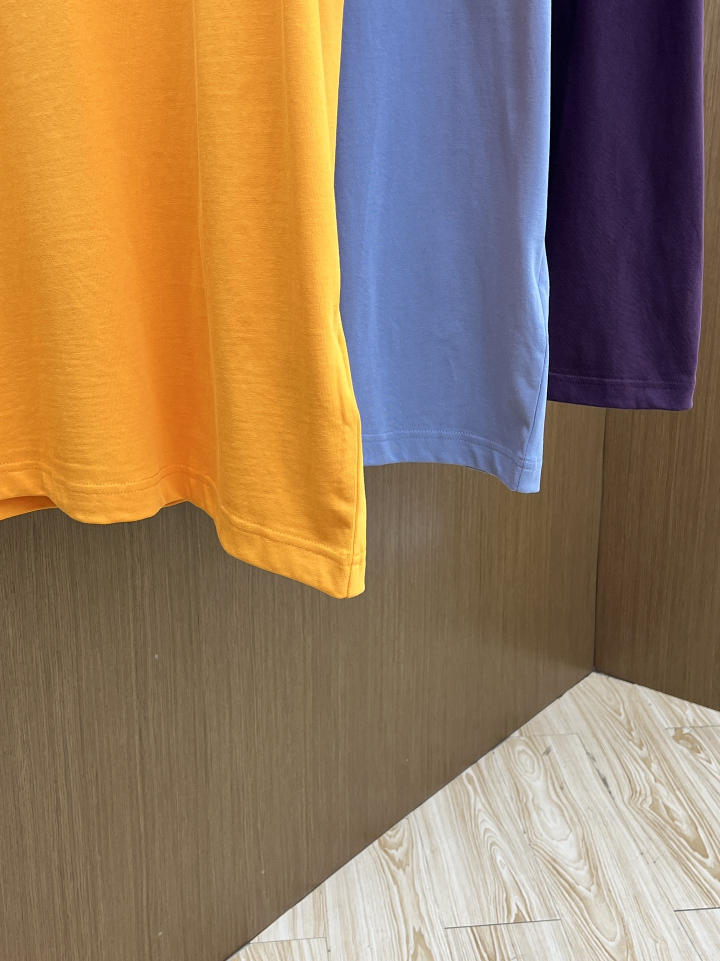 Chest Embossed Letter Short Sleeve T-Shirt