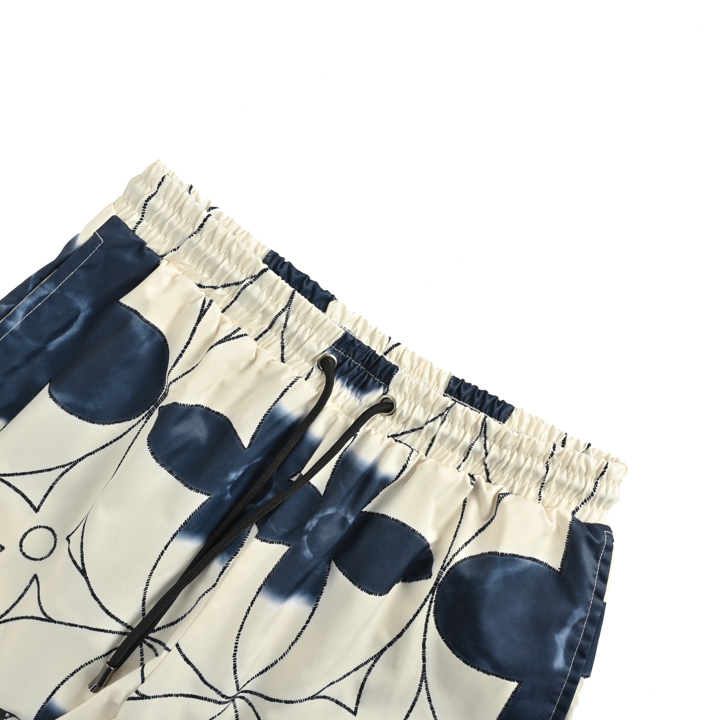 Four-leaf clover ink-dyed shorts