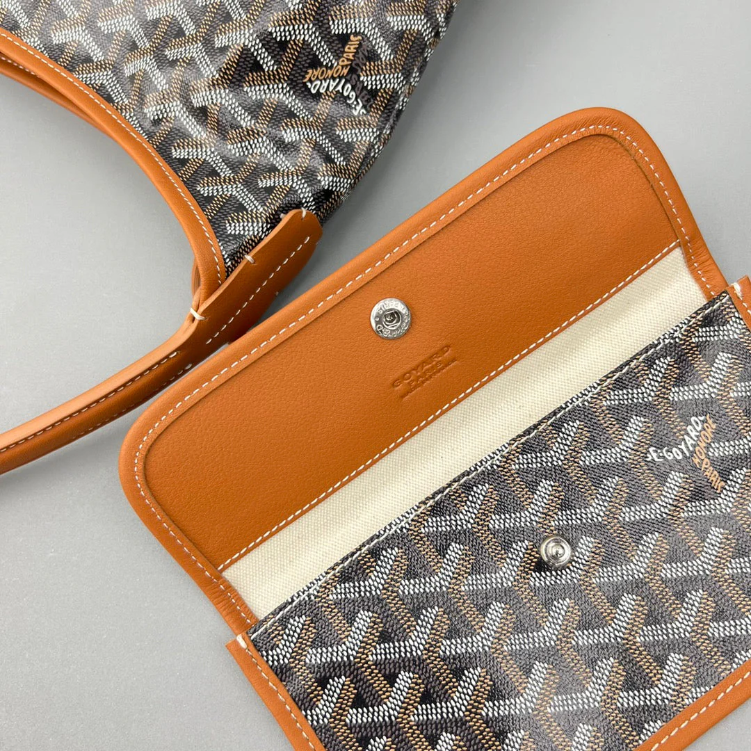 34 In Brown Canvas And Calfskin