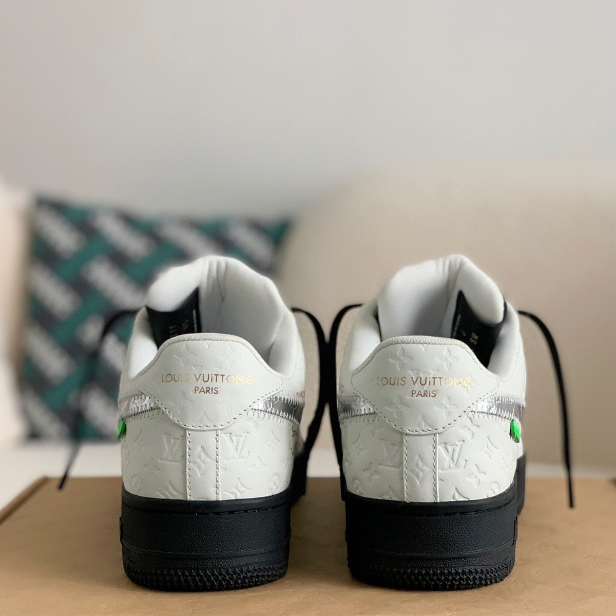 Hook mottled pattern sneakers