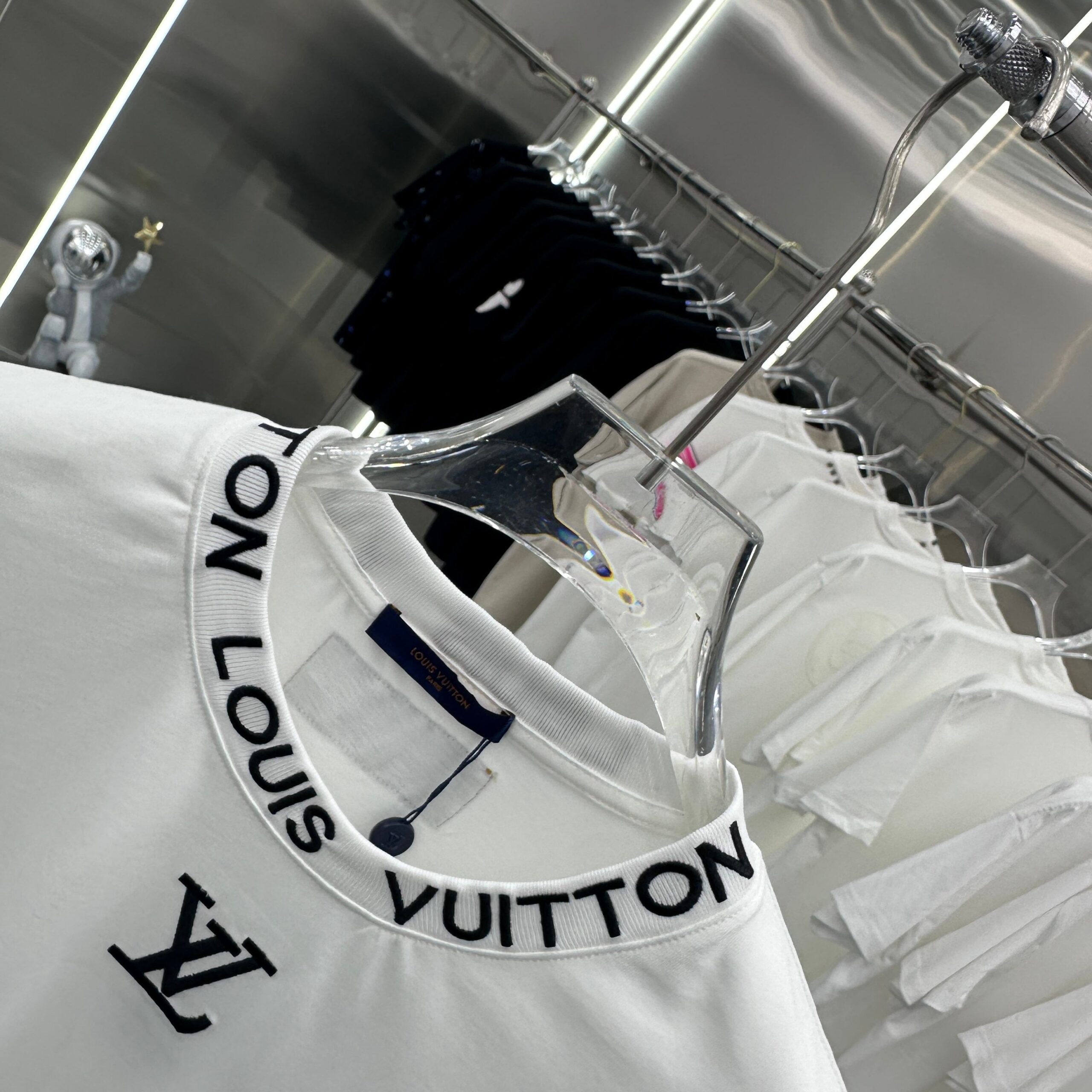 New Collar Pattern Embroidered T-shirt