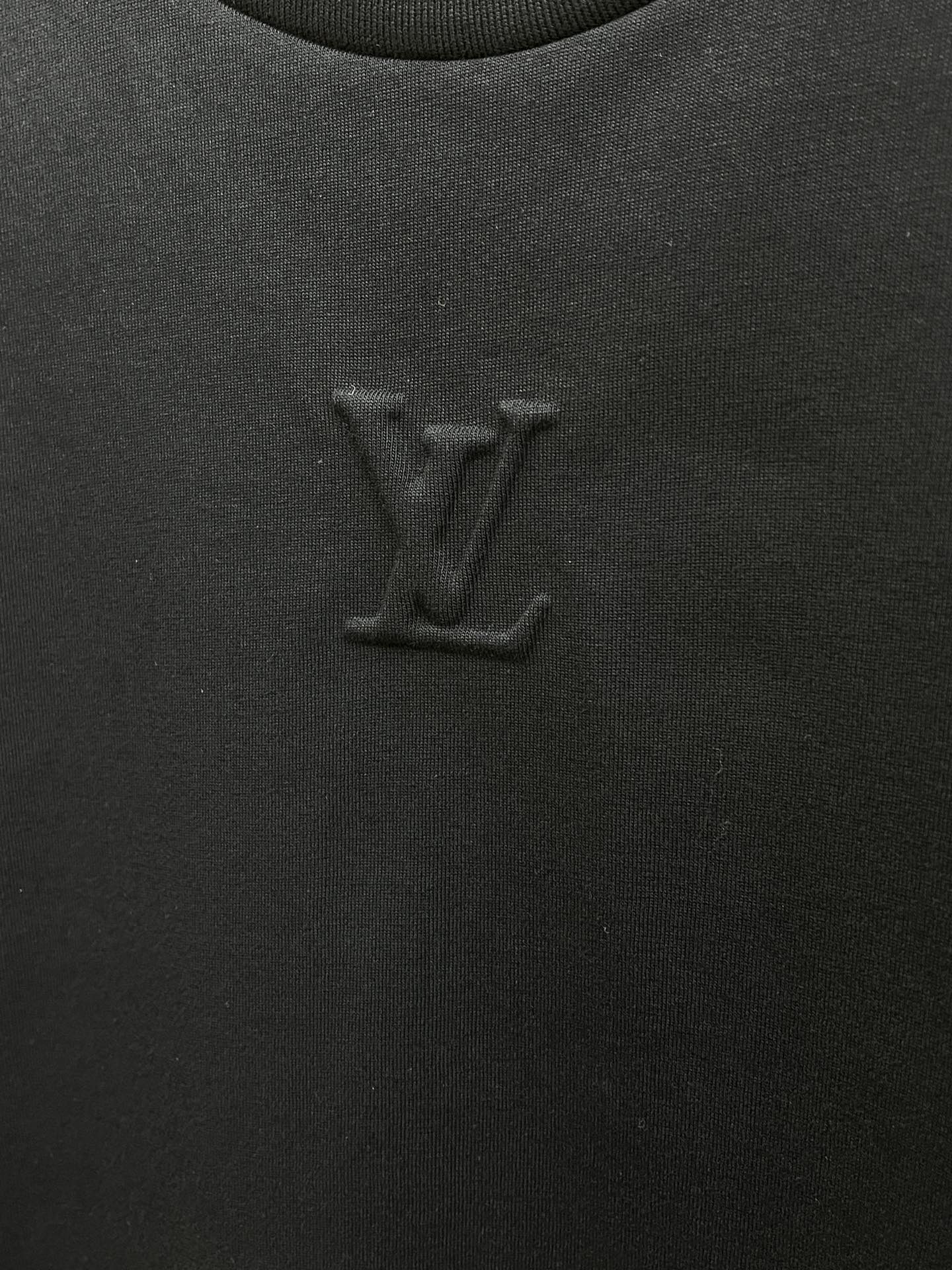 Chest Embossed Letter Short Sleeve T-Shirt