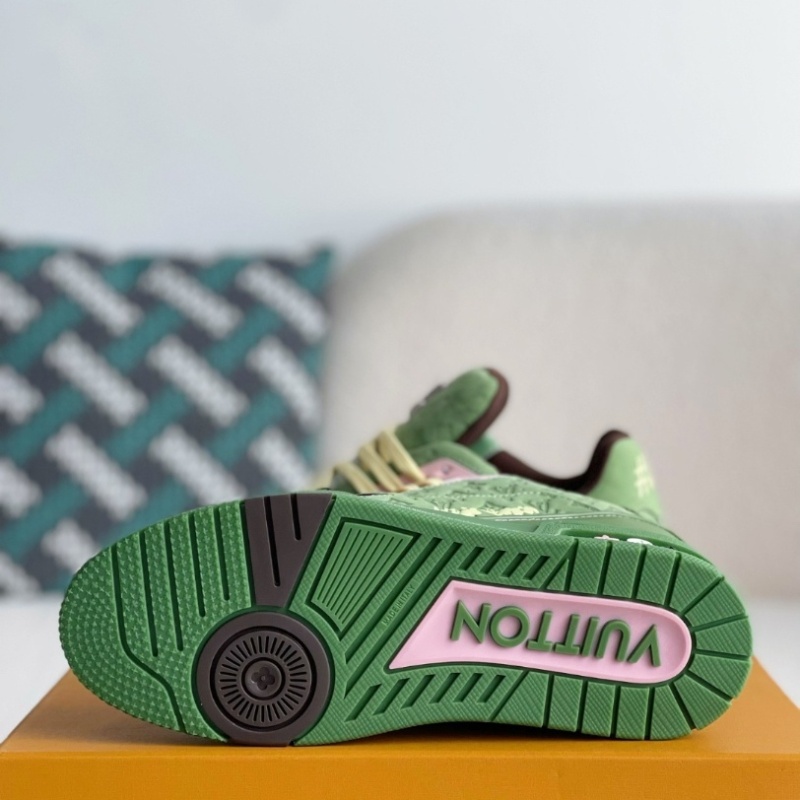 Green casual sneakers