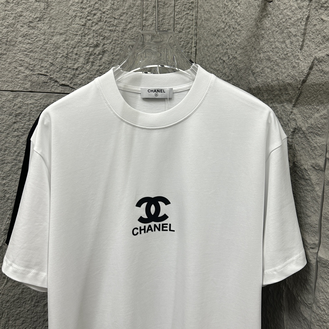 Silicone font letter T-shirt