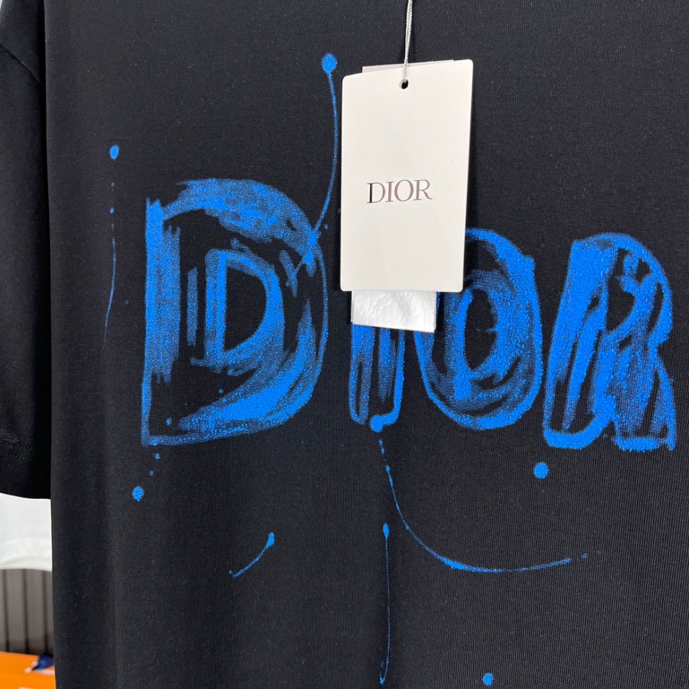 Latest short-sleeved round neck T-shirt