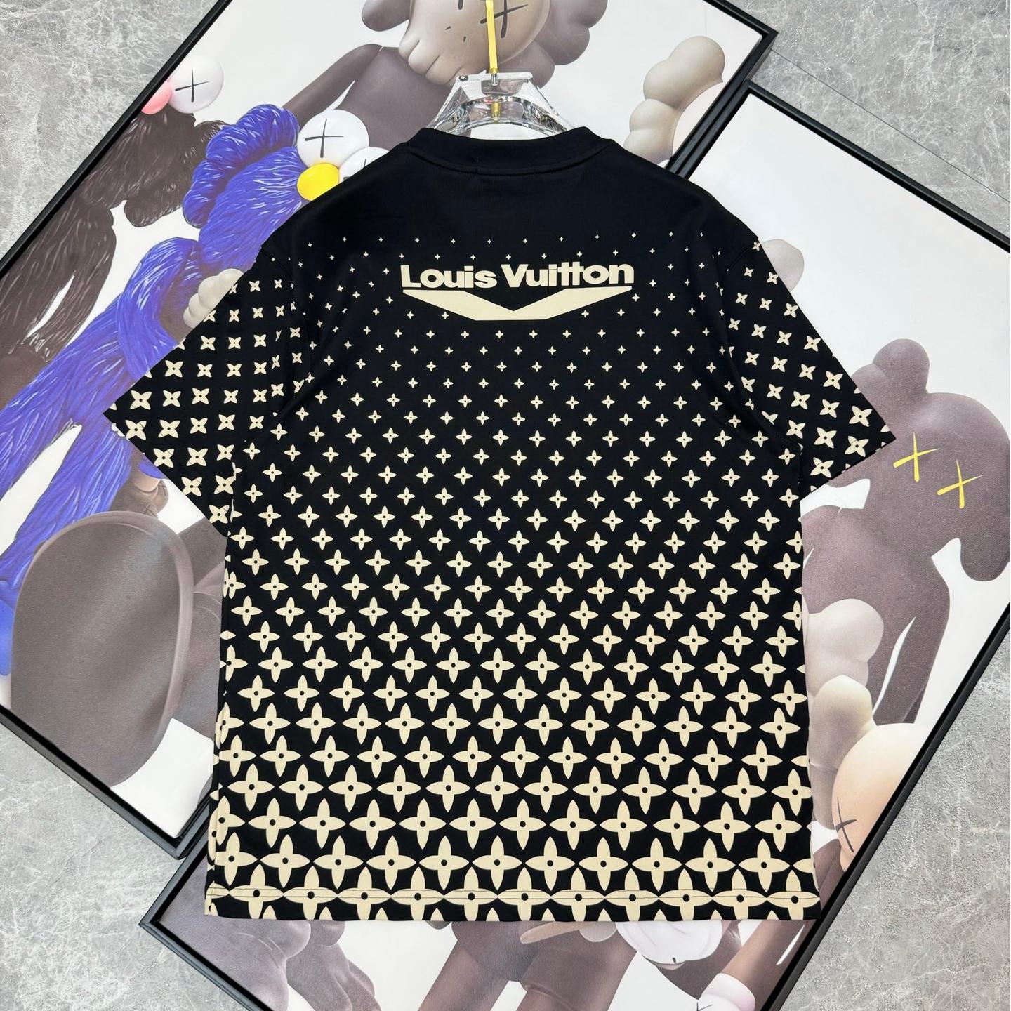 New short-sleeved round neck T-shirt