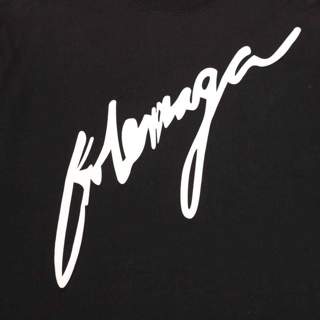 Artistic lettering T-shirt