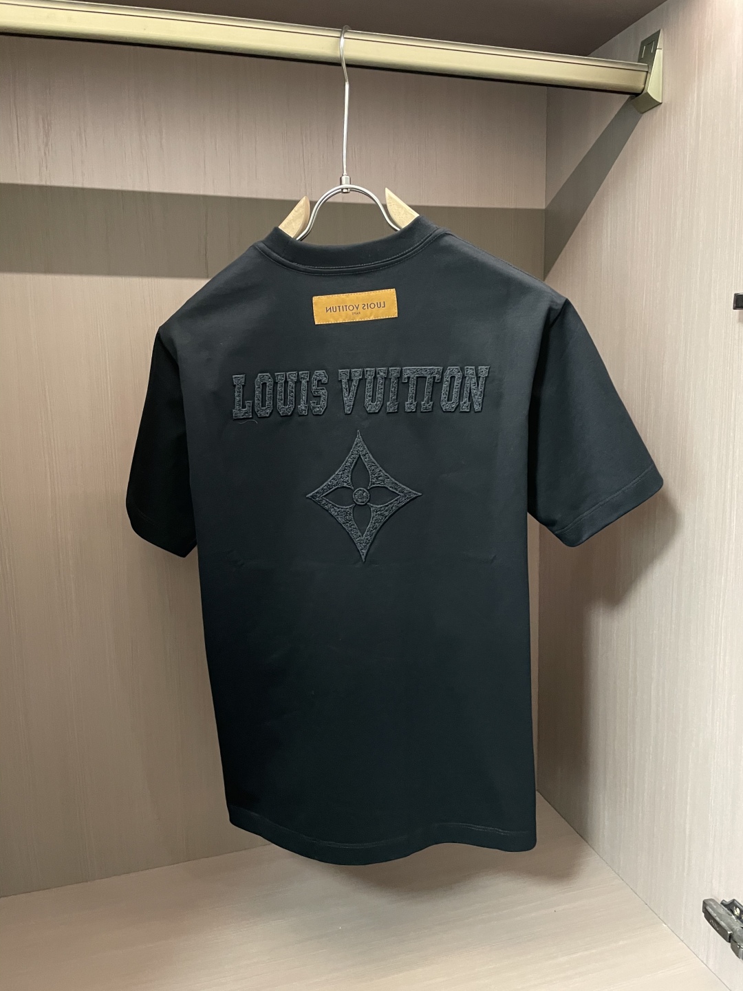 Latest short-sleeved round neck T-shirt