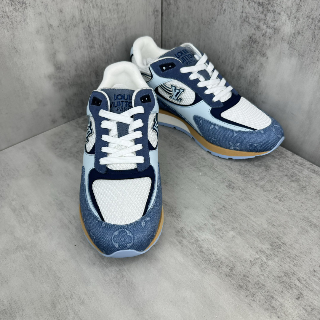 Embossed cowhide sneakers