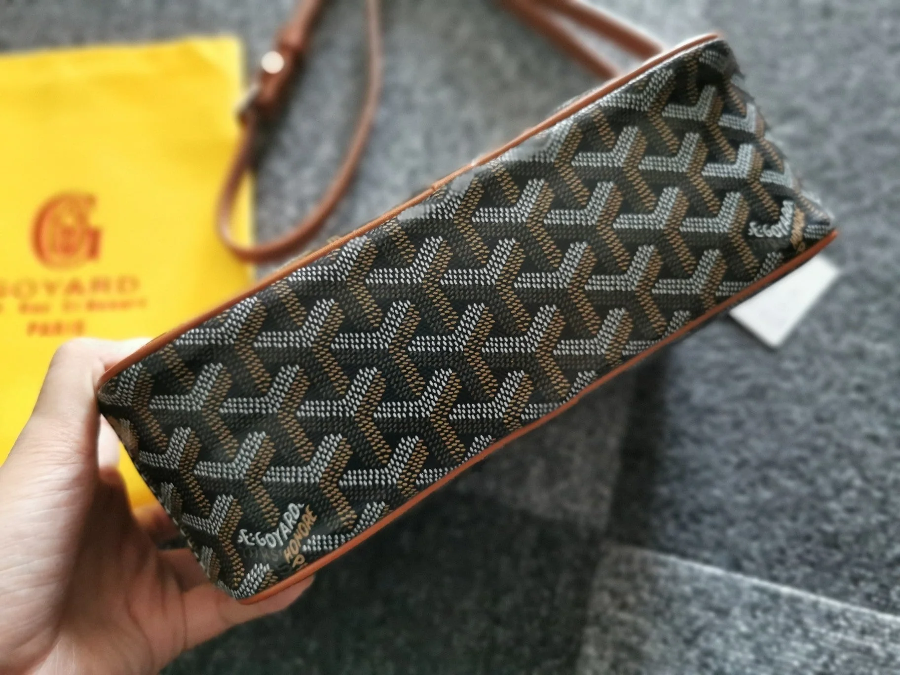 Cap-Vert Pm Bag 23cm Black Tan