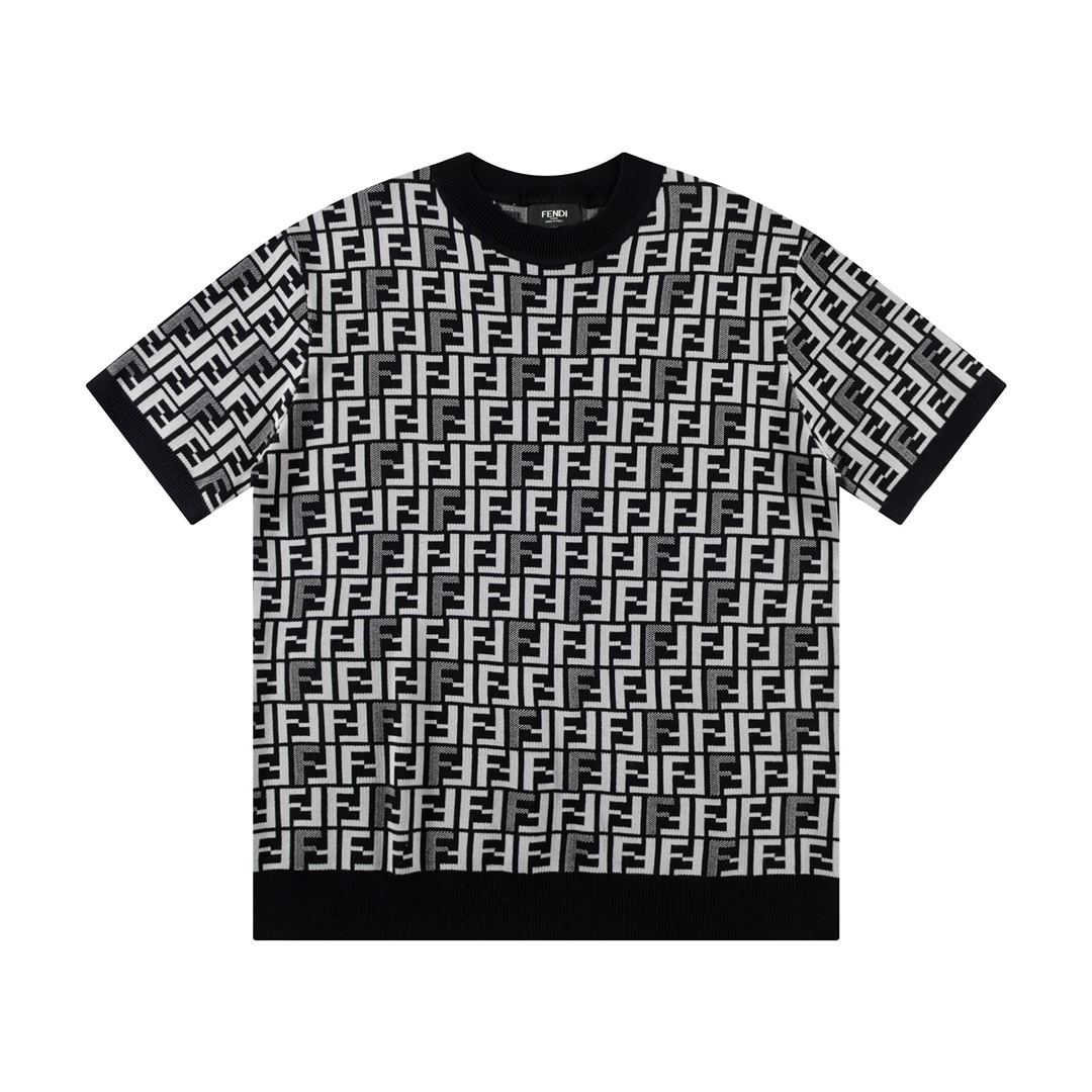 Short sleeved knitted t-shirt